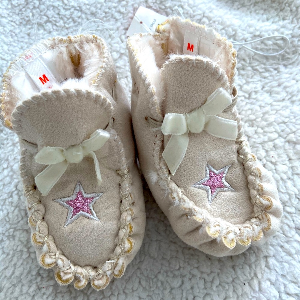New with tag Joe Fresh crib shoes 6-12 months